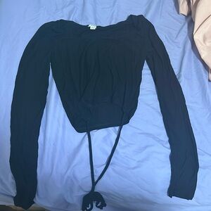 Black long sleeve crop top shirt